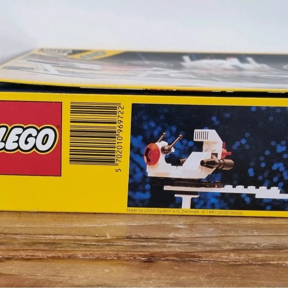 LEGO Classic Space Deep Sea Exploration Set - White & Blue - Picture 5 of 5